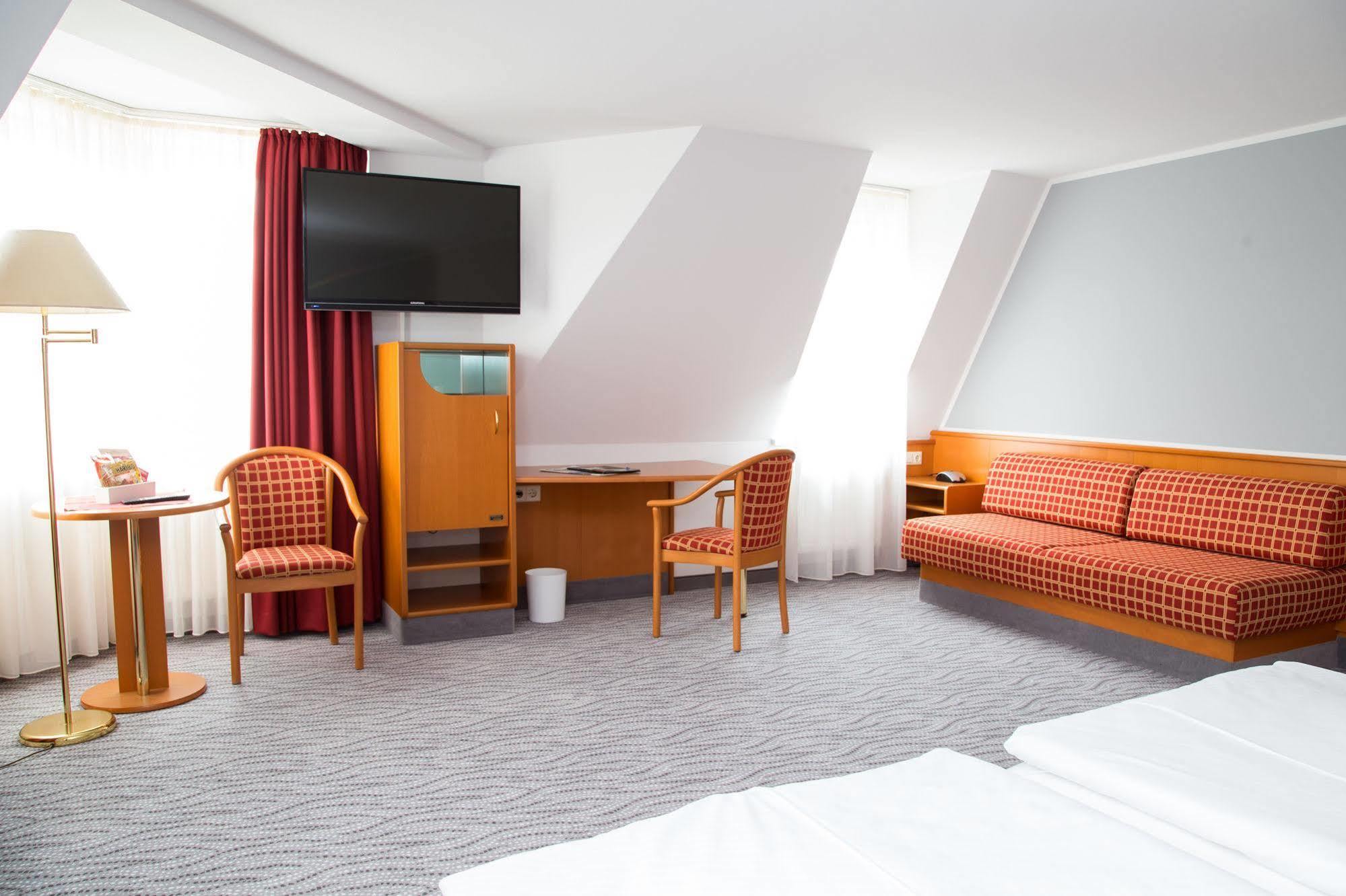 Hotel Kaiserhof Radeberg Exteriör bild
